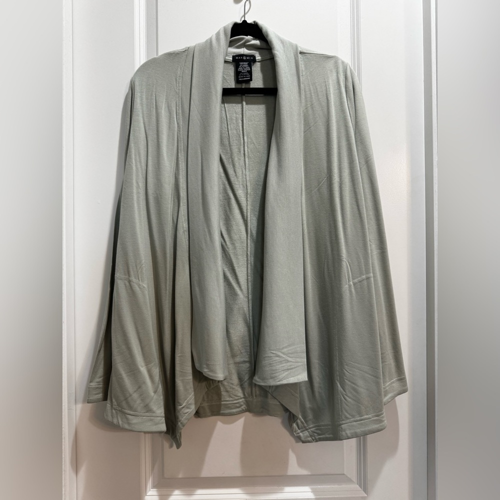 NWOT Max Mia Light Green long sleeve open front cardigan Medium Asymmetrical Hem